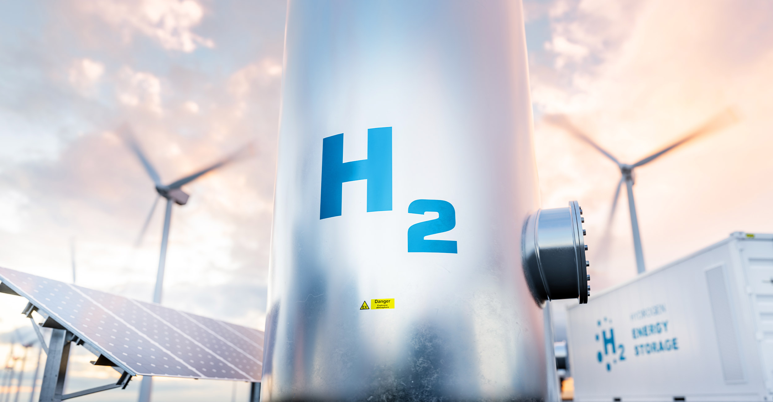 Erneuerbarer Wasserstoff mit Solar- Wind- Hybridkraftwerken